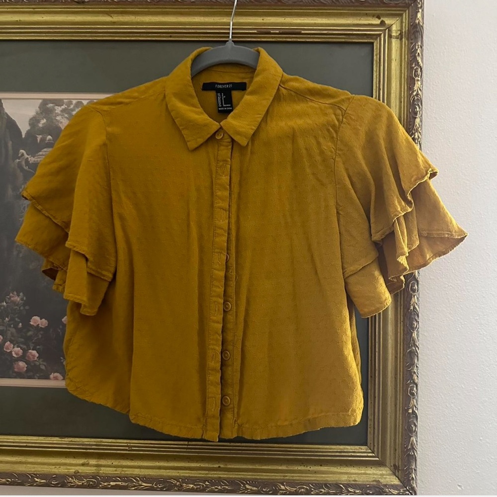 Mustard yellow ruffled sleeves shirt. Size small. 🌼
